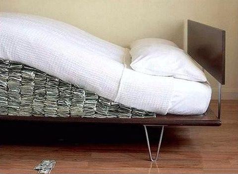 Dinero bajo el colchón